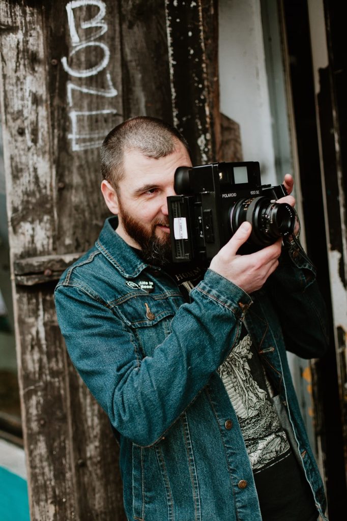 séance couple rock nantes portrait homme photographe polaroide