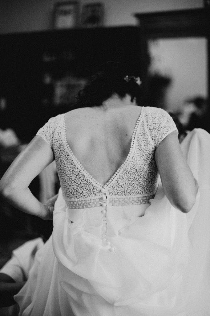 Mariage bohème nantes préparatifs robe mariée habillage noir et blanc