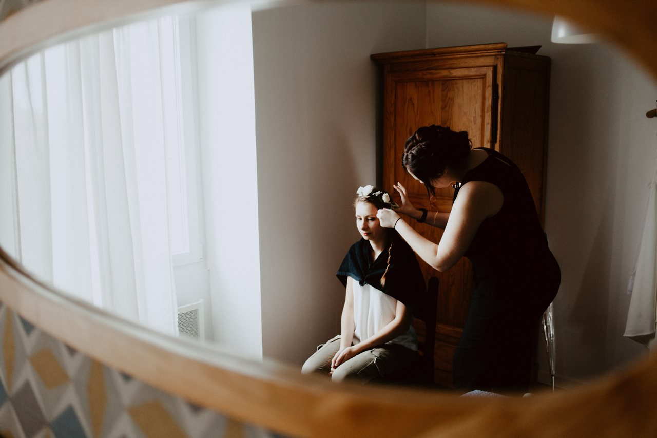 Photographie mariage préparation de la mariée coiffure reflet miroir