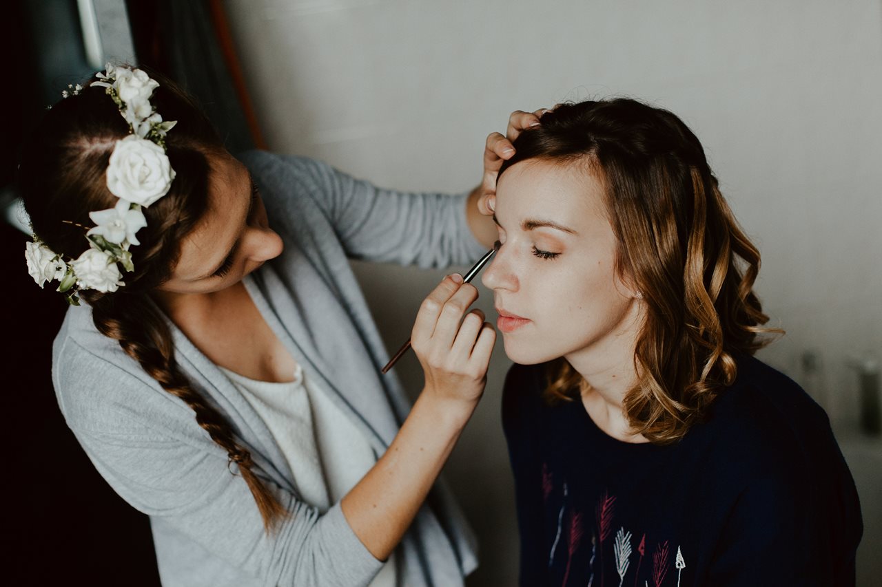 Photographie mariage préparation maquillage témoin de la mariée