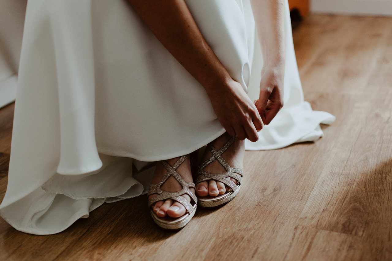Photographie mariage préparation chaussure mariée
