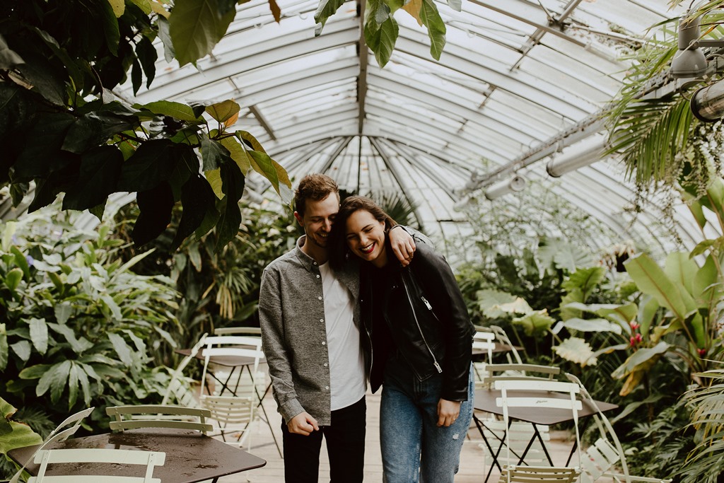 séance couple ambiance botanique futurs mariés serre jardin des plantes Nantes