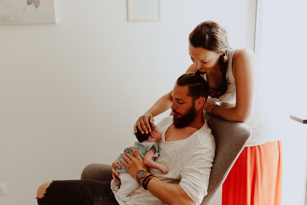 moment à trois photo famille nouveau-née