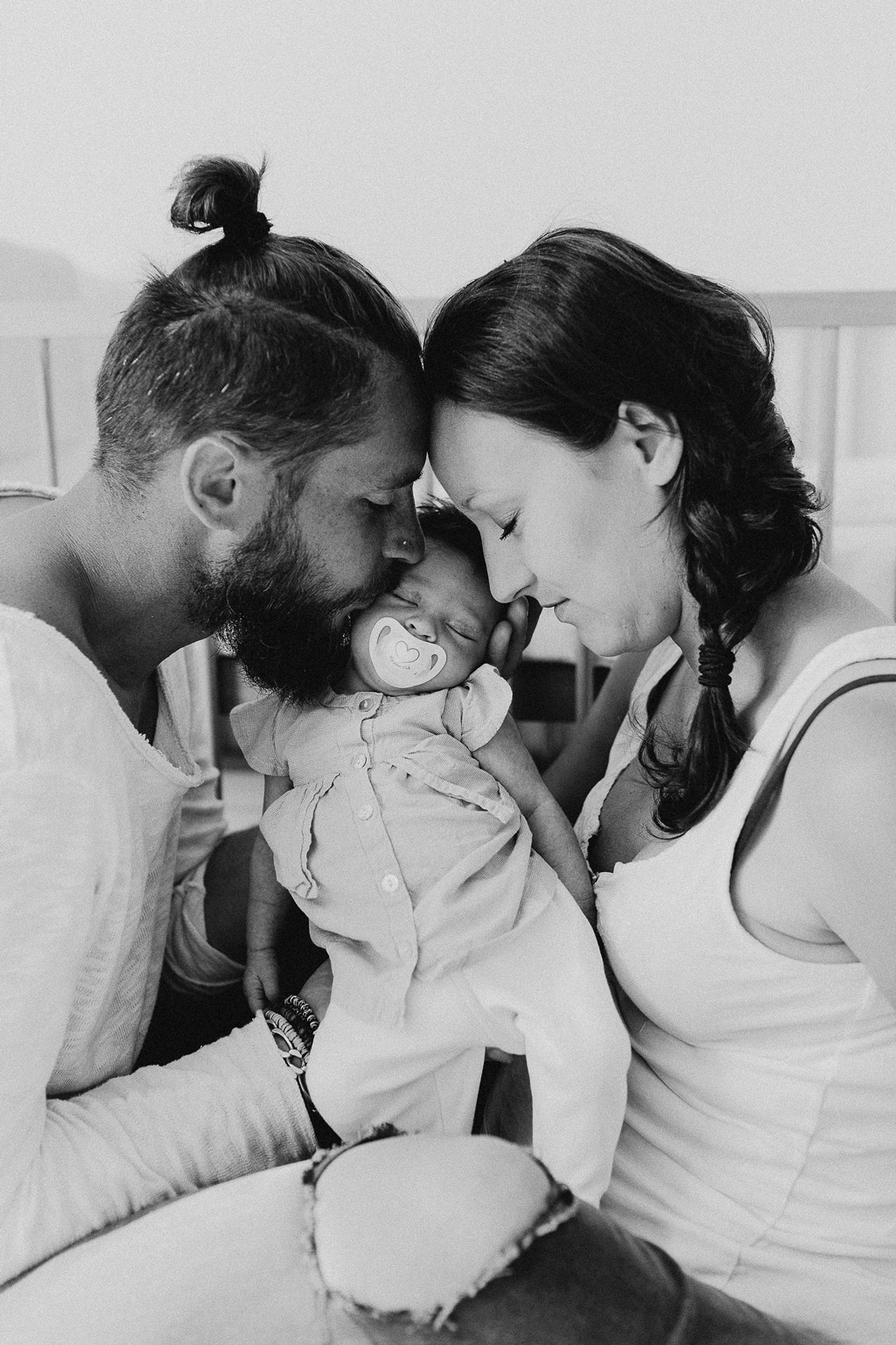 portrait famille noir et blanc bébé